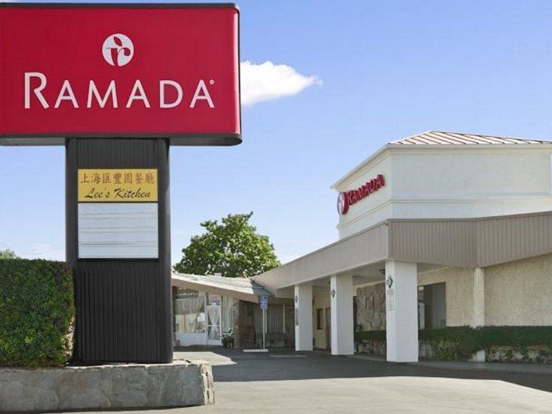 Ramada By Wyndham Torrance Exterior foto